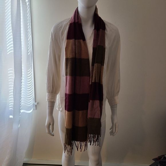 Scarf  - Picture 7 of 9